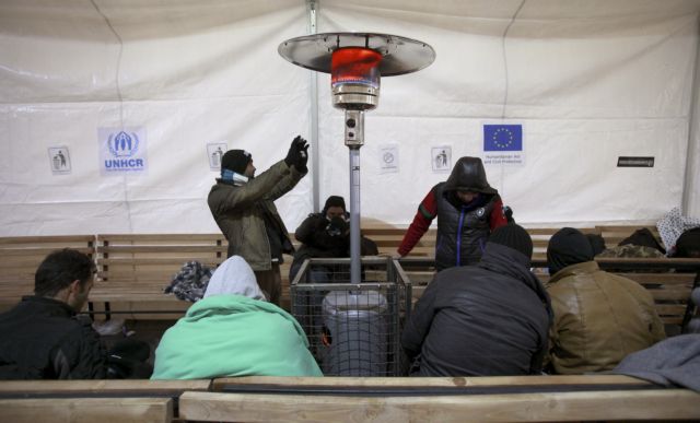 Η ΠΓΔΜ άνοιξε το σημείο διέλευσης προσφύγων στην ουδέτερη ζώνη