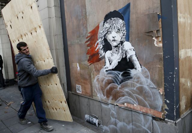 O Banksy τα βάζει με τη Γαλλία για τα δακρυγόνα στη «ζούγκλα του Καλαί»