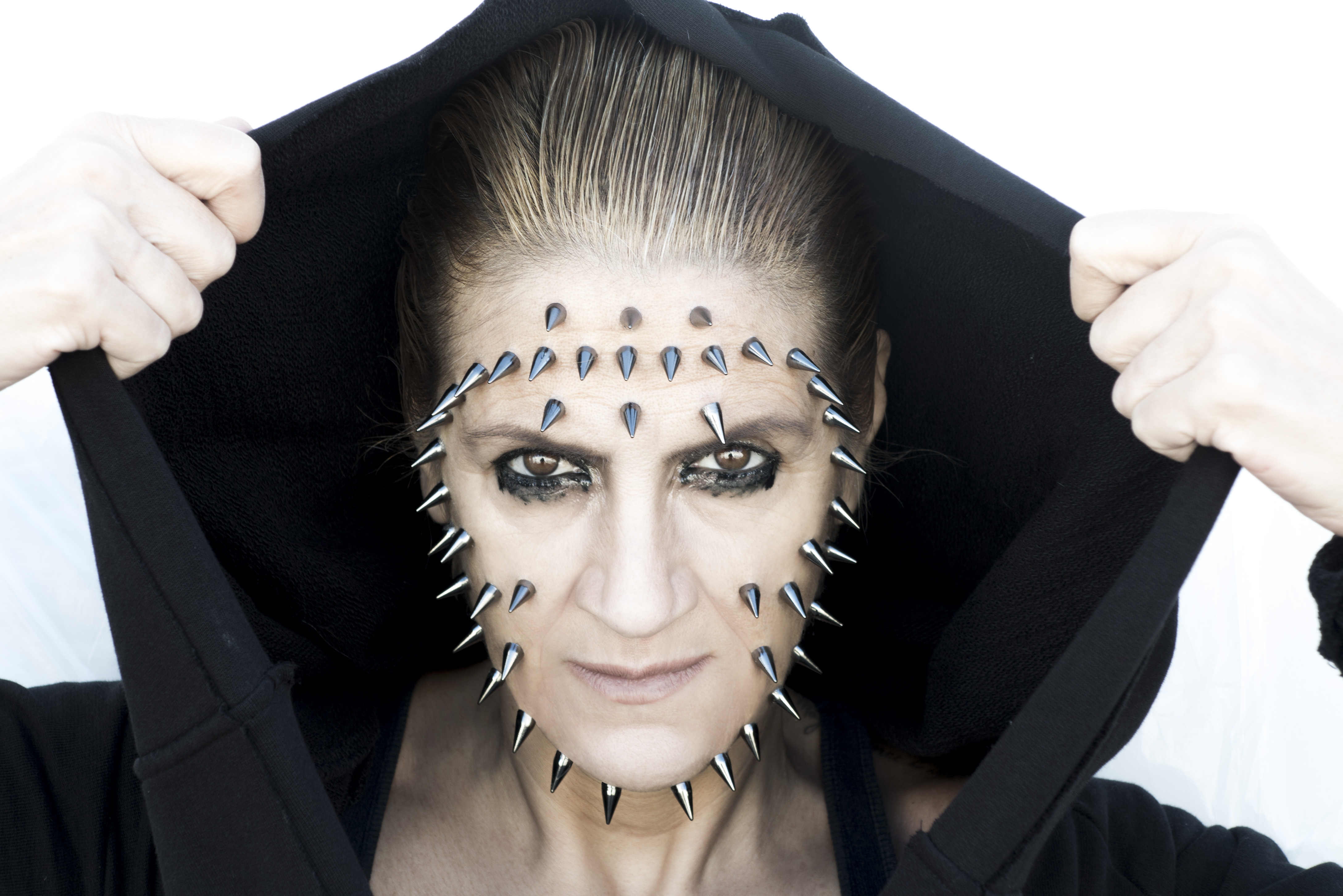 Η Καίτη Κωνσταντίνου μεταμορφώνεται σε Ριχάρδο Γ’ του Σαίξπηρ