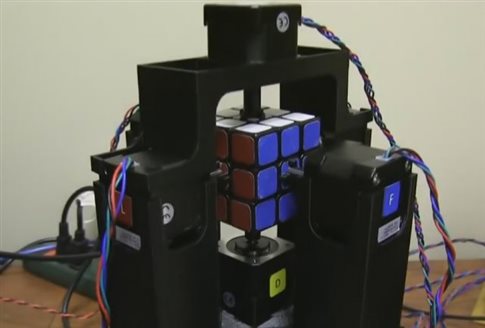 Ρομπότ έλυσε τον Κύβο του Ρούμπικ σε ένα δευτερόλεπτο