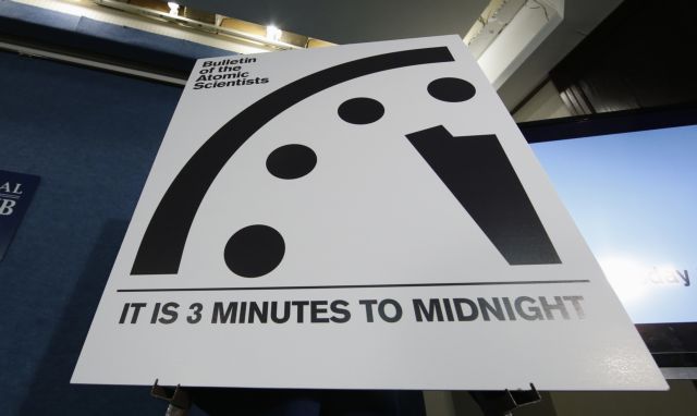 Αμετακίνητο στα τρία λεπτά πριν τα μεσάνυχτα το Ρολόι της Ημέρας της Κρίσης