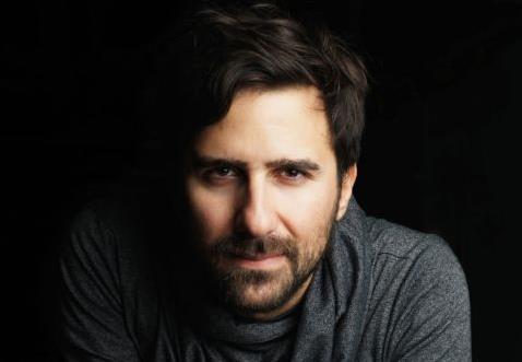 Γιώργος Ζώης: Είμαστε όλοι ηδονοβλεψίες μιας φρίκης χωρίς τέλος