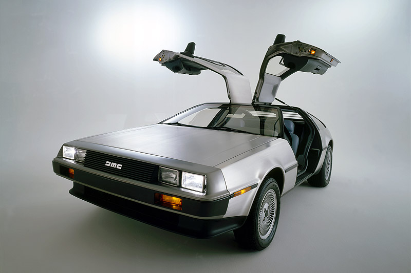 Στην παραγωγή επιστρέφει το DMC DeLorean-12