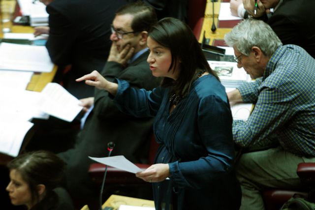 Πυρά ΝΔ κατά Σταθάκη για φωτογραφική τροπολογία