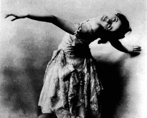 Ισιδώρα Ντάνκαν: Η χορεύτρια που εμπνεύστηκε από την ελληνική μυθολογία