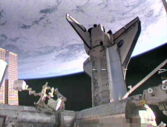 Κι όμως, η Γη είναι επίπεδη για τον ράπερ BoB -που βομβαρδίζει με… «στοιχεία»