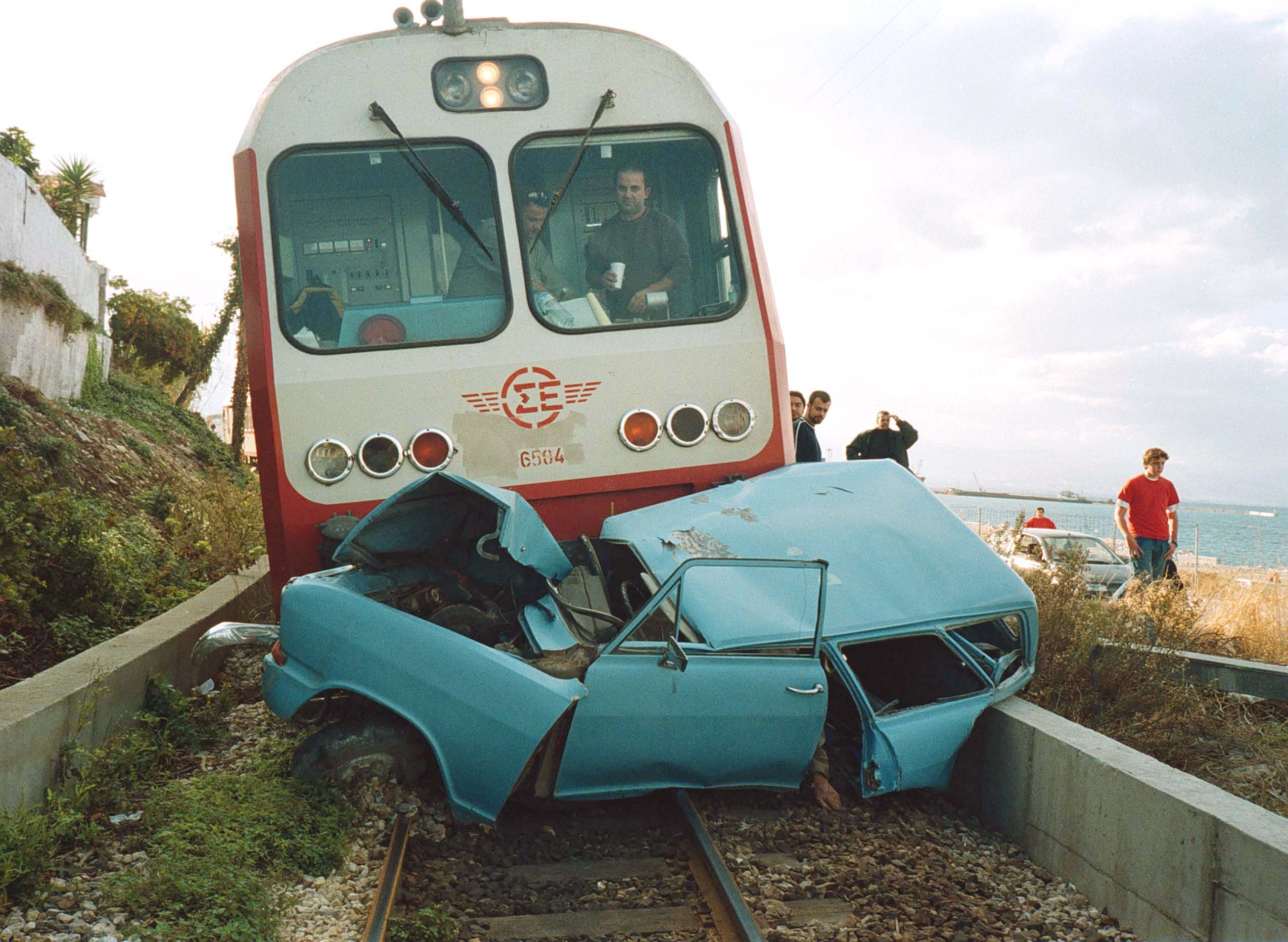 Σύγκρουση ΙΧ με τρένο, νεκρός ο οδηγός
