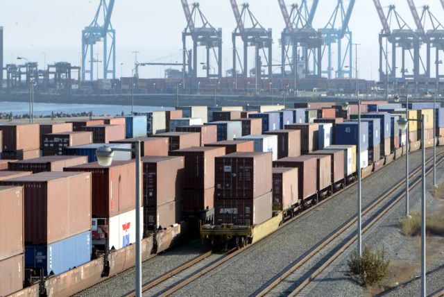 Ιστορικό ρεκόρ εξωστρέφειας στο 11μηνο του 2015