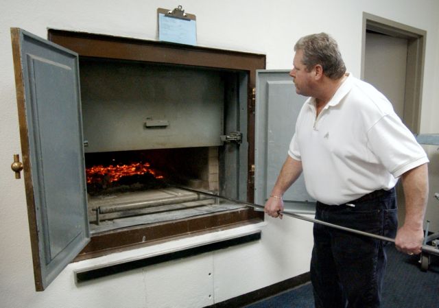 Πάτρα: Αντιδράσεις κατοίκων για το σχέδιο αποτεφρωτηρίου νεκρών