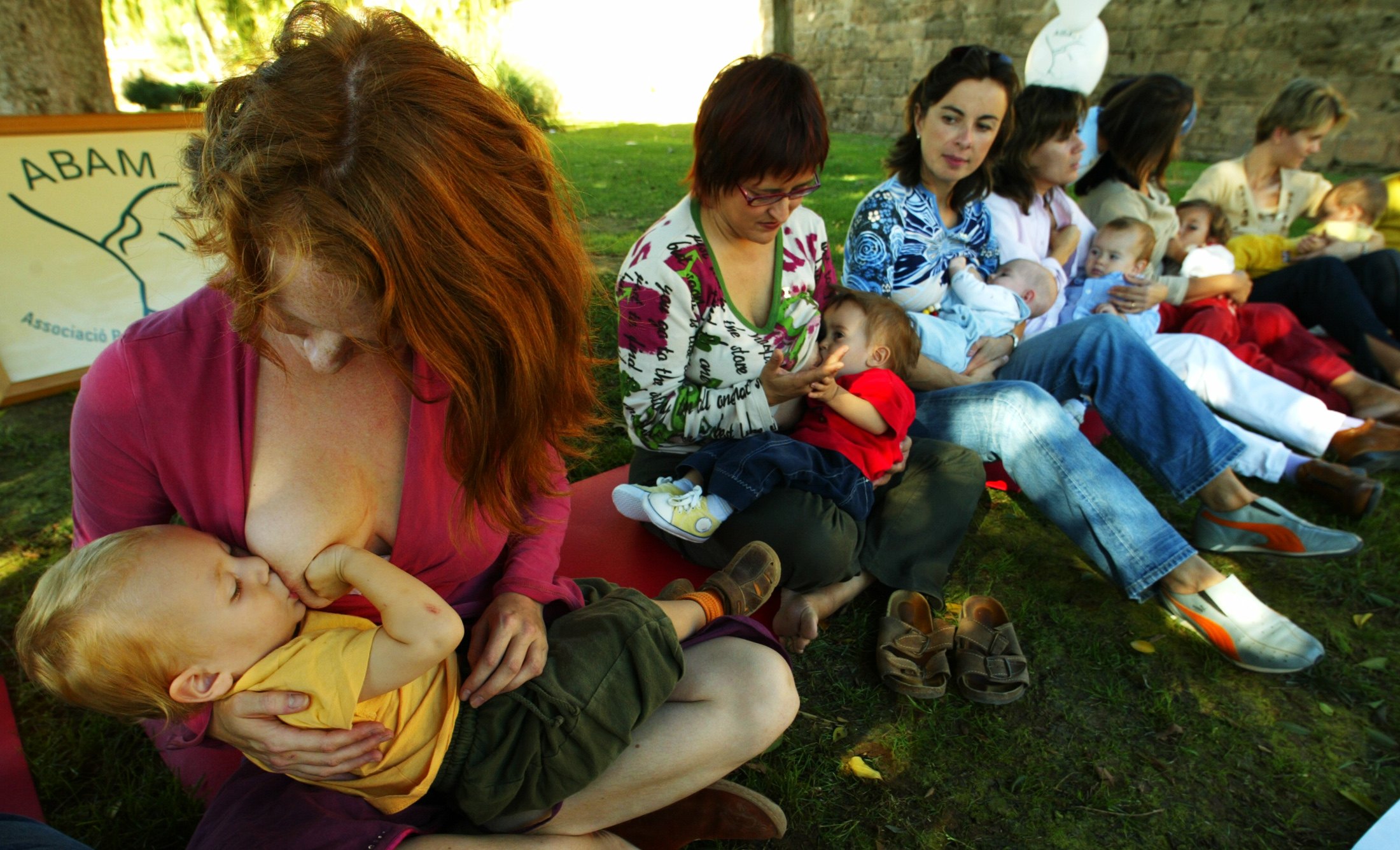 UNICEF: Ο θηλασμός θα μπορούσε να σώσει πάνω από 820.000 παιδιά