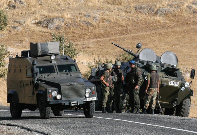 Έξι νεκροί σε έκρηξη σε στρατιωτικό κονβόι στην Τουρκία