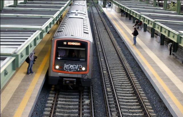 Νεκρός ο άνδρας που βούτηξε στις γραμμές του Ηλεκτρικού