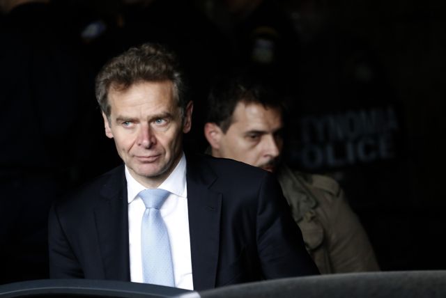 Κυβέρνηση: Ο Τόμσεν χτυπά καμπάνα για τους άλλους θεσμούς, όχι για εμάς