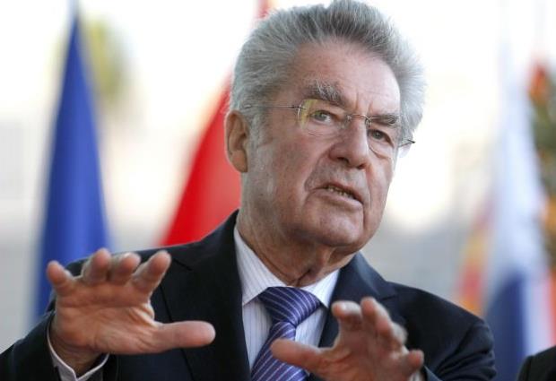 Παρεμβαίνει ο Αυστριακός πρόεδρος στην κυβερνητική πολιτική για το προσφυγικό