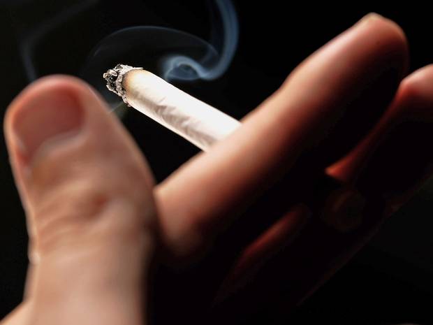 Χρόνια προβλήματα στον αυχένα προκαλεί το κάπνισμα