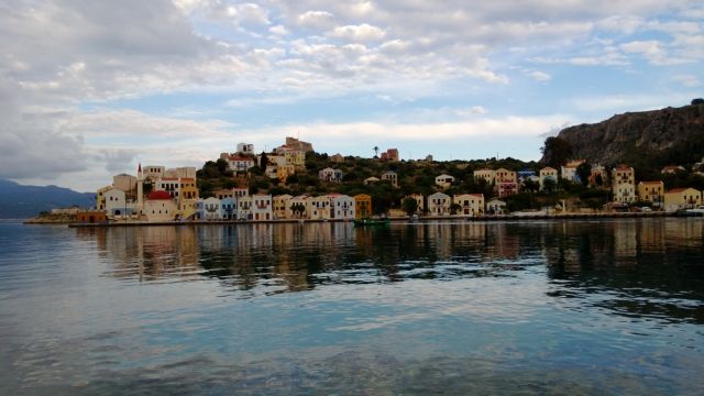 Προσφυγικό: Στο Καστελλόριζο στρέφονται τώρα οι δουλέμποροι