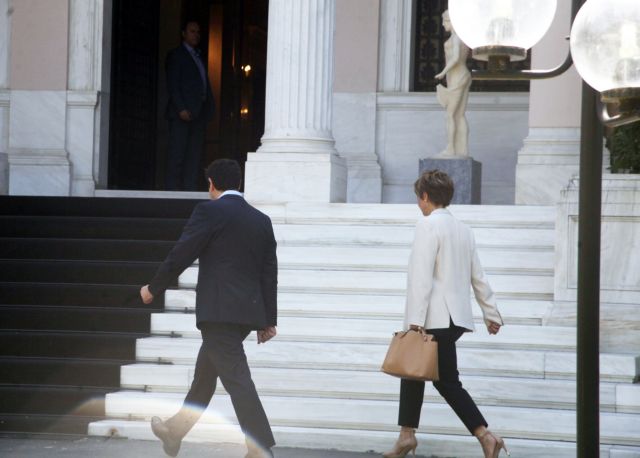 Κυβέρνηση: Ούτε μισό βήμα πέρα από τη συμφωνία του Αυγούστου