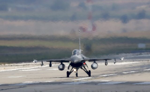 ΗΠΑ καλούν Τουρκία να σταματήσει τα πυρά, σαουδαραβικά αεροσκάφη στο Ιντζιρλίκ