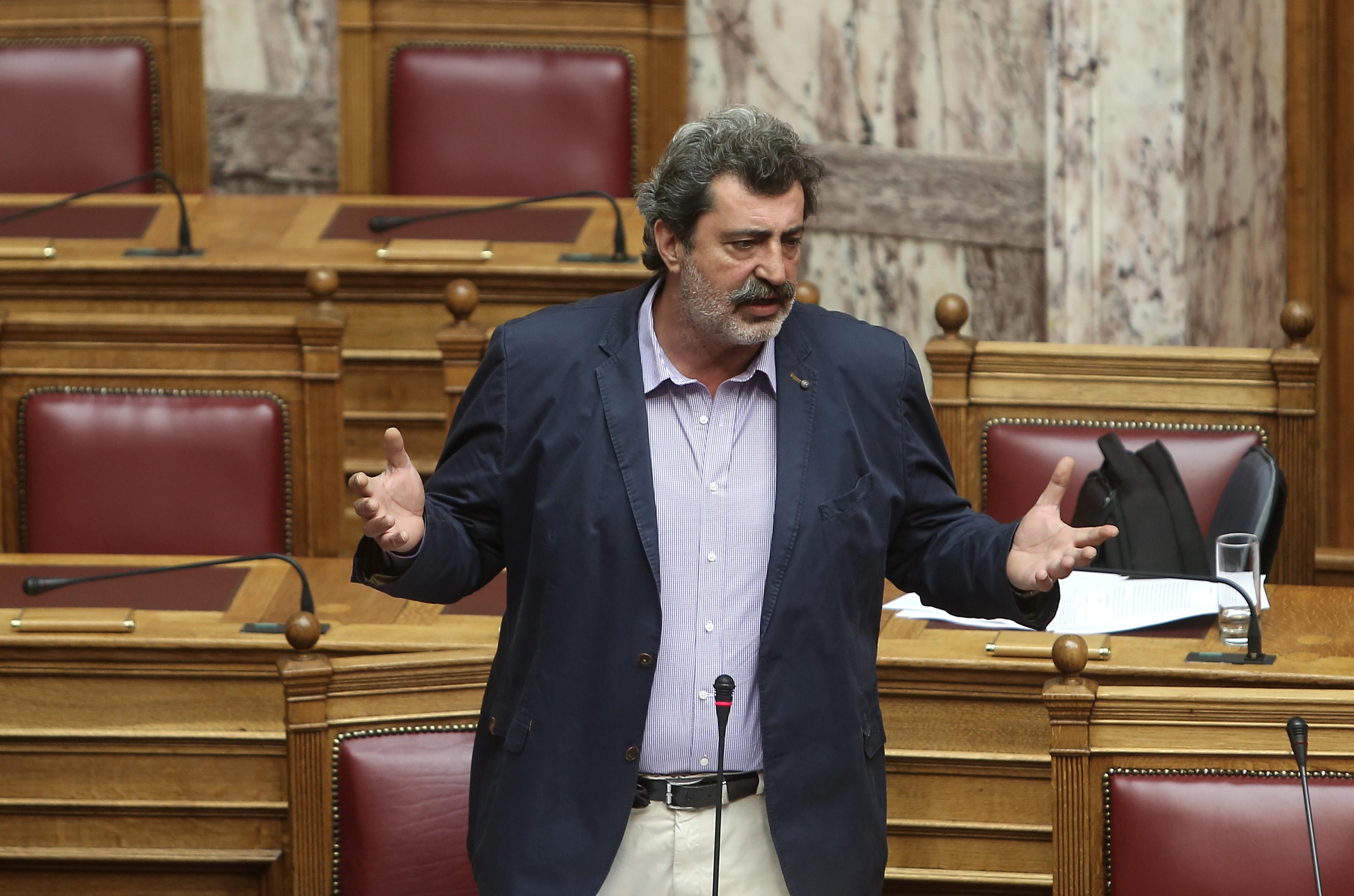 Πολάκης: Λόγω πτώσης της στάθμης του «Ποταμιού» η λάσπη περισσεύει