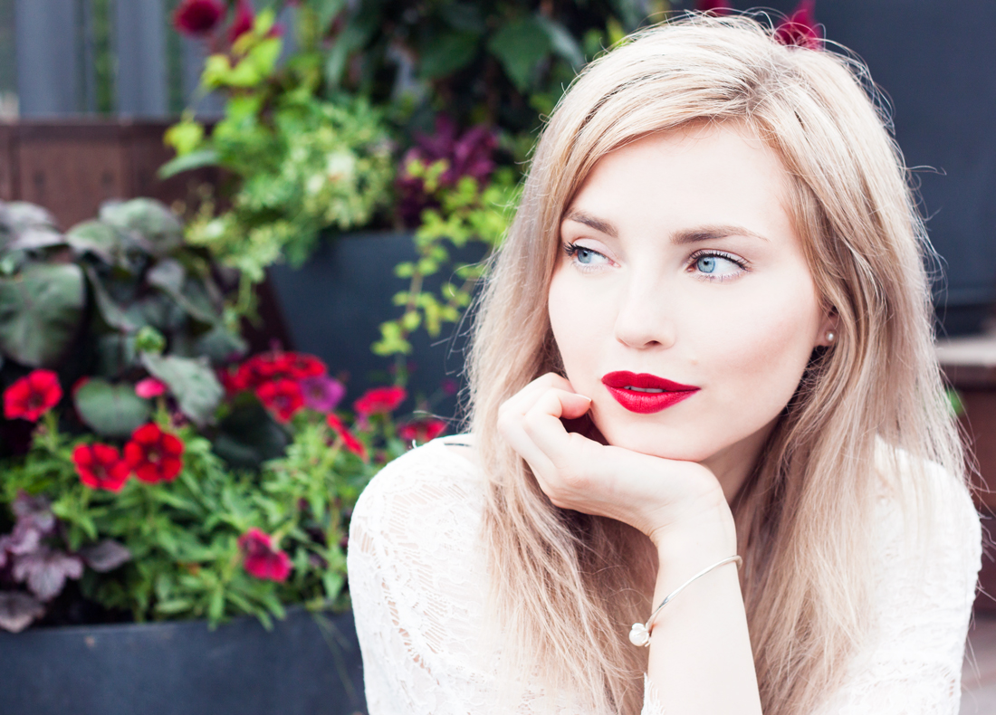 Τι παθαίνει το πρόσωπό σου στις 4 το μεσημέρι