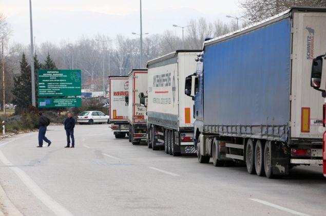 Βούλγαροι οδηγοί φορτηγών έσπασαν το μπλόκο των αγροτών στον Προμαχώνα