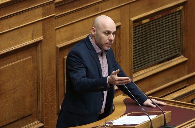 Καταδίωξε κλέφτες έξω από τη Βουλή ο Γιώργος Αμυράς