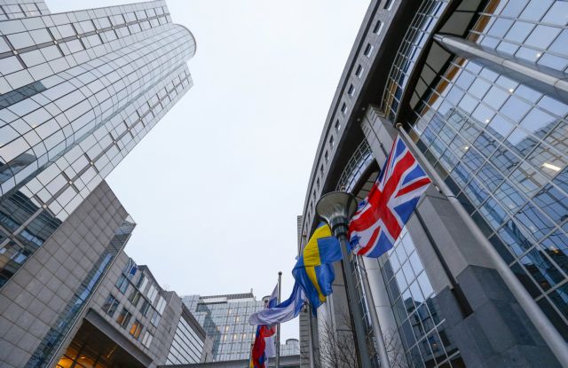 Κομισιόν: Αρση της Σένγκεν θα μπορούσε να διαταράξει την ευρωπαϊκή οικονομία