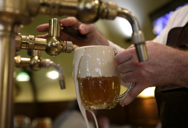 Σιντριβάνι με μπίρα κατασκευάζεται σε πόλη της Σλοβενίας