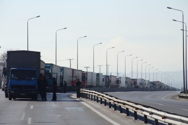 Σε αντίποινα Βούλγαροι οδηγοί φορτηγών για τα μπλόκα των αγροτών