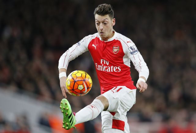 Νέο συμβόλαιο με την Αρσεναλ υπογράφει ο Οζίλ