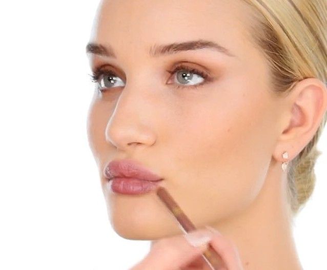 Δείτε το βίντεο κι αντιγράψτε το look της Ρόζι Χάντινγτον-Γουάιτλι