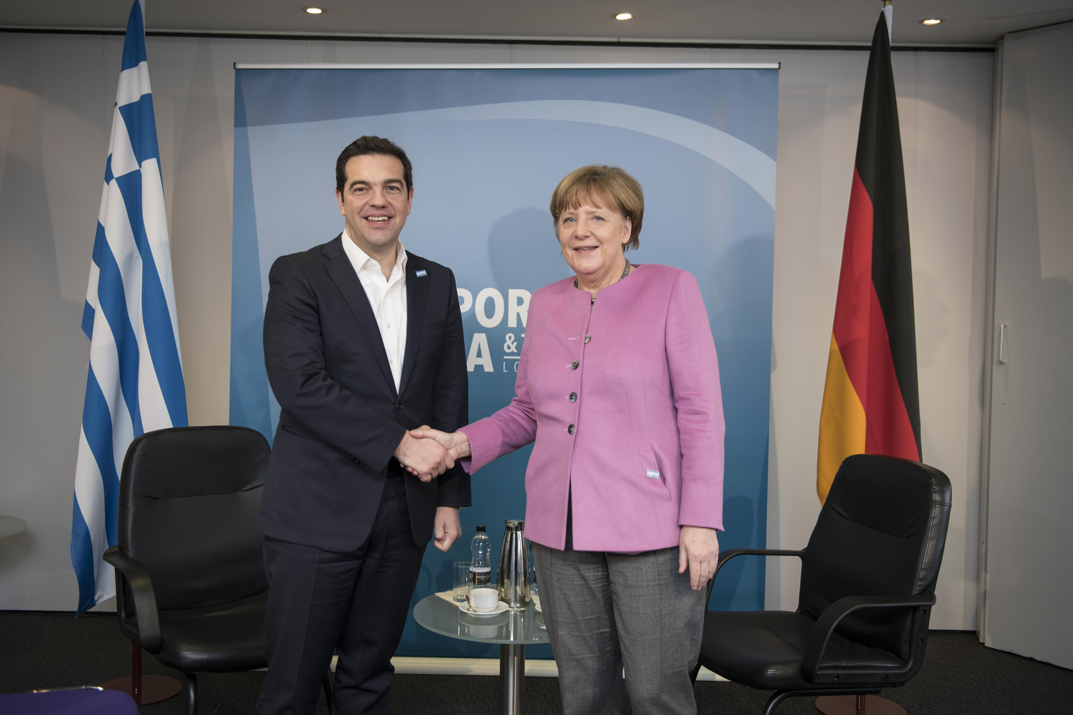 Τσίπρας προς Μέρκελ: Να μην καθυστερήσει η αξιολόγηση