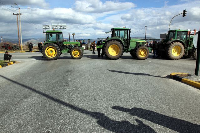 Κλιμακώνουν τις κινητοποιήσεις οι αγρότες, έκλεισαν για 12 ώρες τα Τέμπη