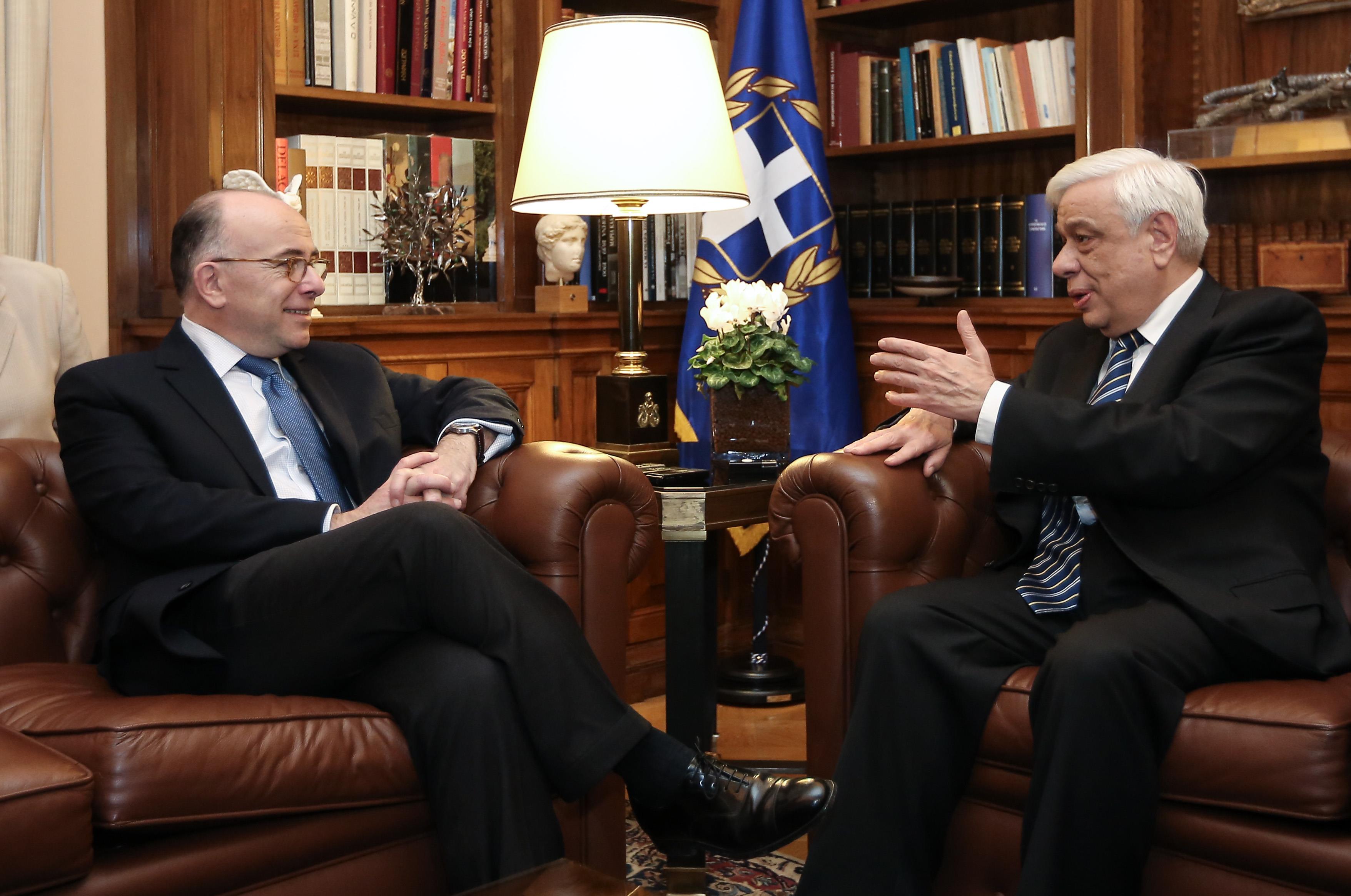 Τον γάλλο υπουργό Εσωτερικών Μπ.Καζνέβ υποδέχτηκε ο Πρ.Παυλόπουλος