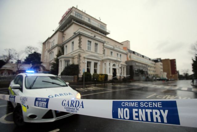 Ένοπλοι άνοιξαν πυρ σε ξενοδοχείο του Δουβλίνου, ένας νεκρός