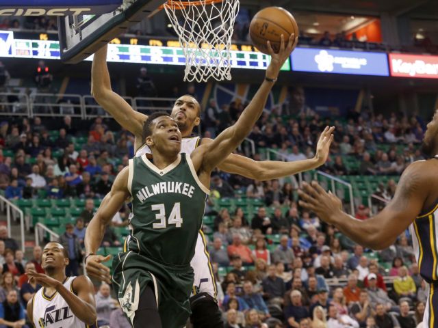 Μέτριος ο Αντετοκούνμπο στην ήττα των Μπακς