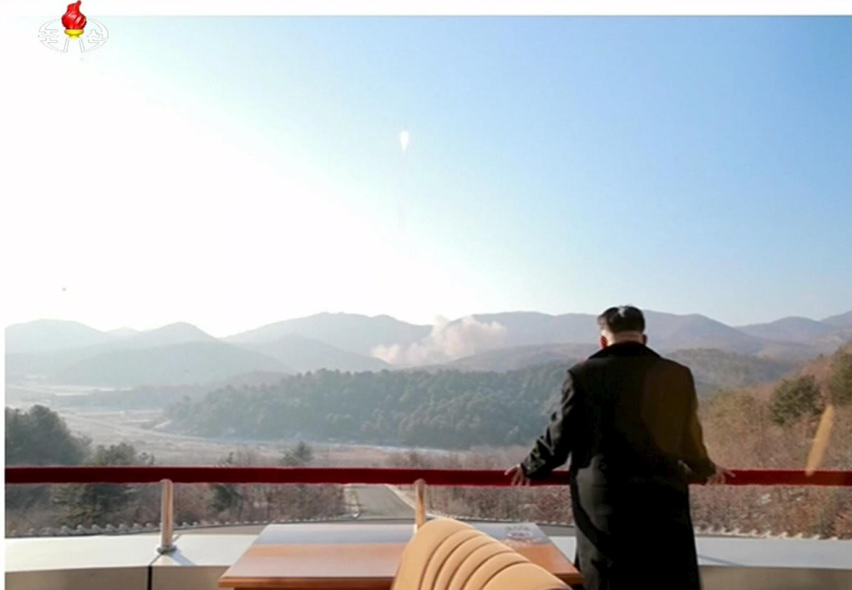 Έκσταση υπό γαλανούς ουρανούς: Πώς χάρηκε η Βόρειος Κορέα την εκτόξευση