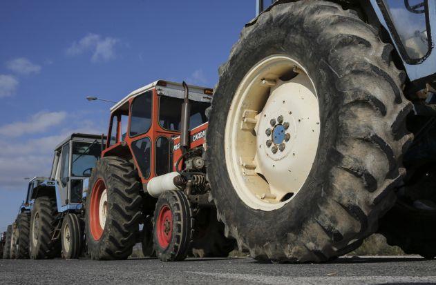 Σκληραίνουν τη στάση τους οι αγρότες, κρίσιμες συνεδριάσεις στα μπλόκα