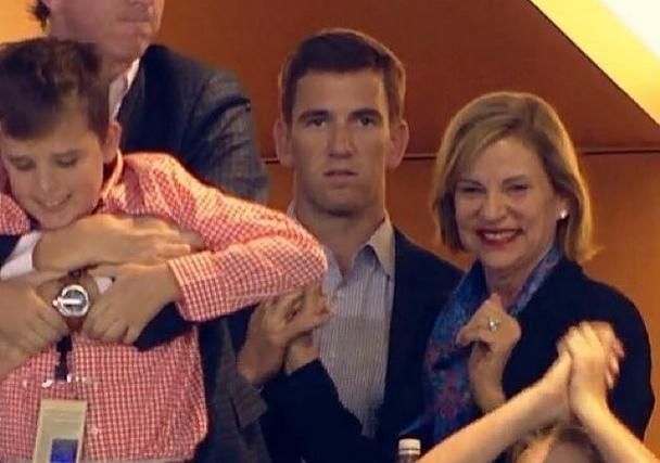 Η μαρμαρωμένη αντίδραση του Έλι όταν ο αδελφός του κέρδισε το Super Bowl