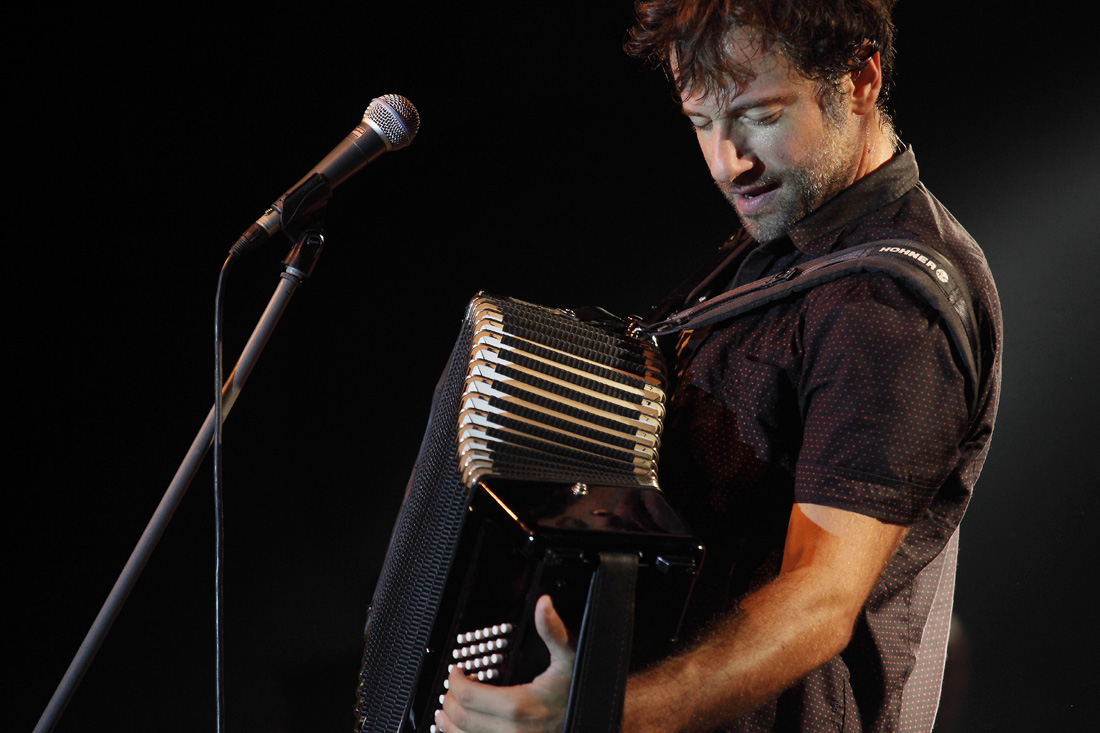 «Parapatam»: Το νέο τραγούδι του Κωστή Μαραβέγια με τον Manu Chao