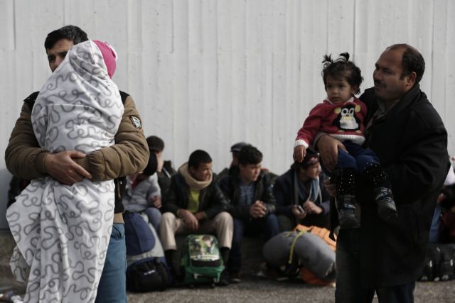 Πάνω από 2.200 πρόσφυγες φτάνουν Πειραιά- Εγκλωβισμένοι στο λιμάνι