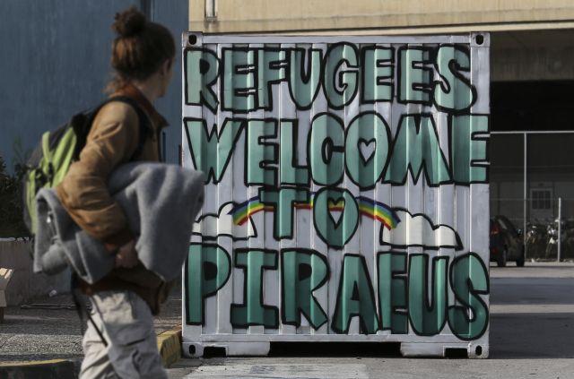 Σύσκεψη Δρίτσα με φορείς του Πειραιά για το προσφυγικό