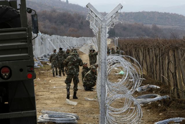 Στο φράχτη στα σύνορα με την Ελλάδα ο πρόεδρος της ΠΓΔΜ