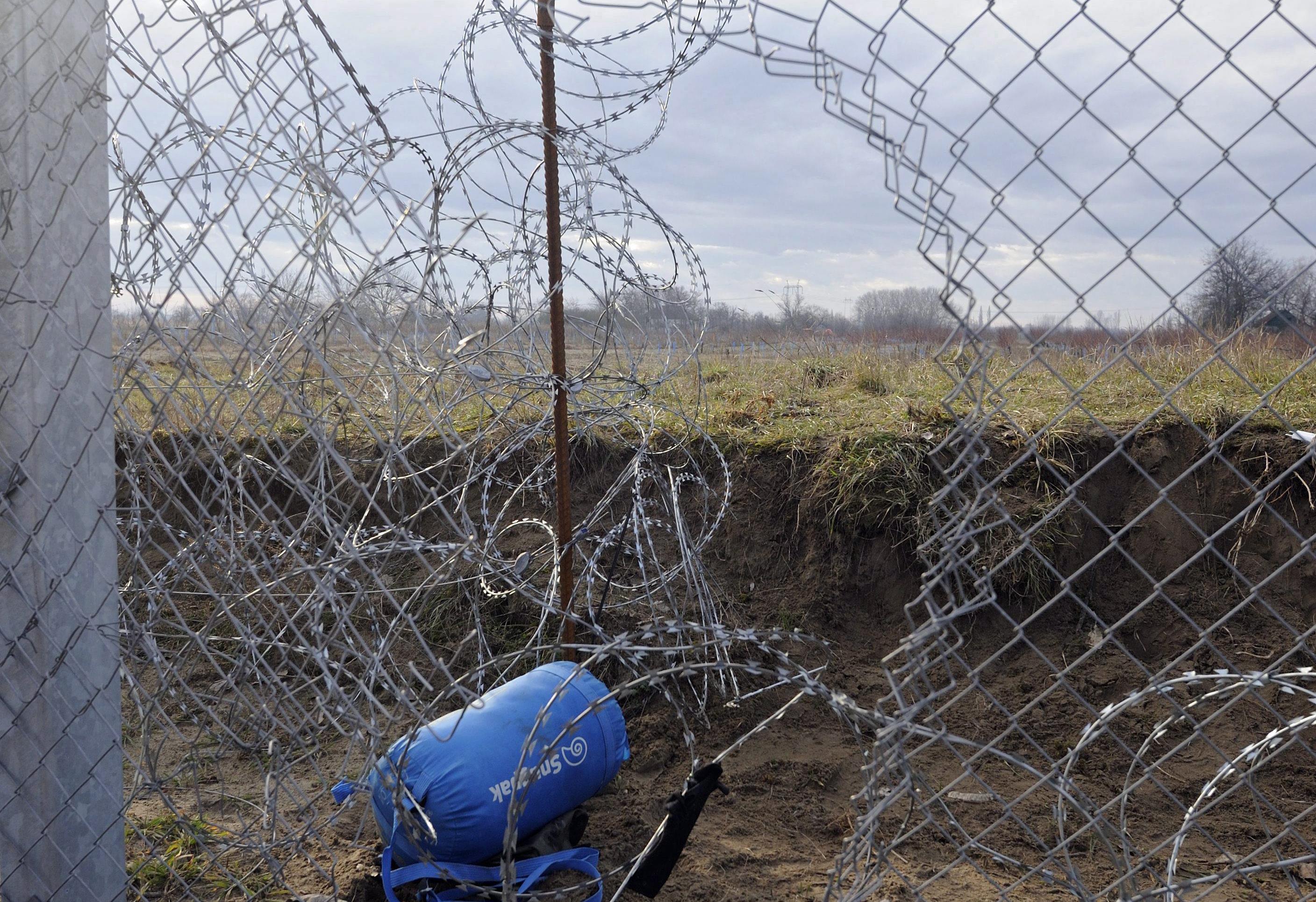 Ο φράχτης του Ορμπάν γεμίζει τρύπες, αυξάνονται οι παράνομες είσοδοι