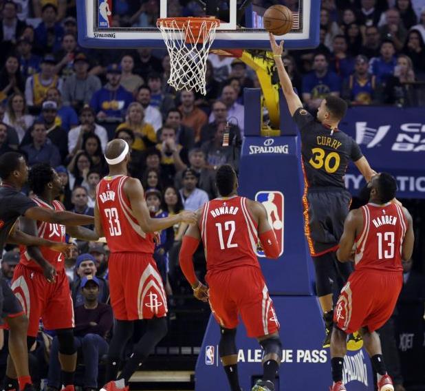 Κέρδισαν τους Σέλτικς οι Μπακς με καλό Αντετοκούνμπο