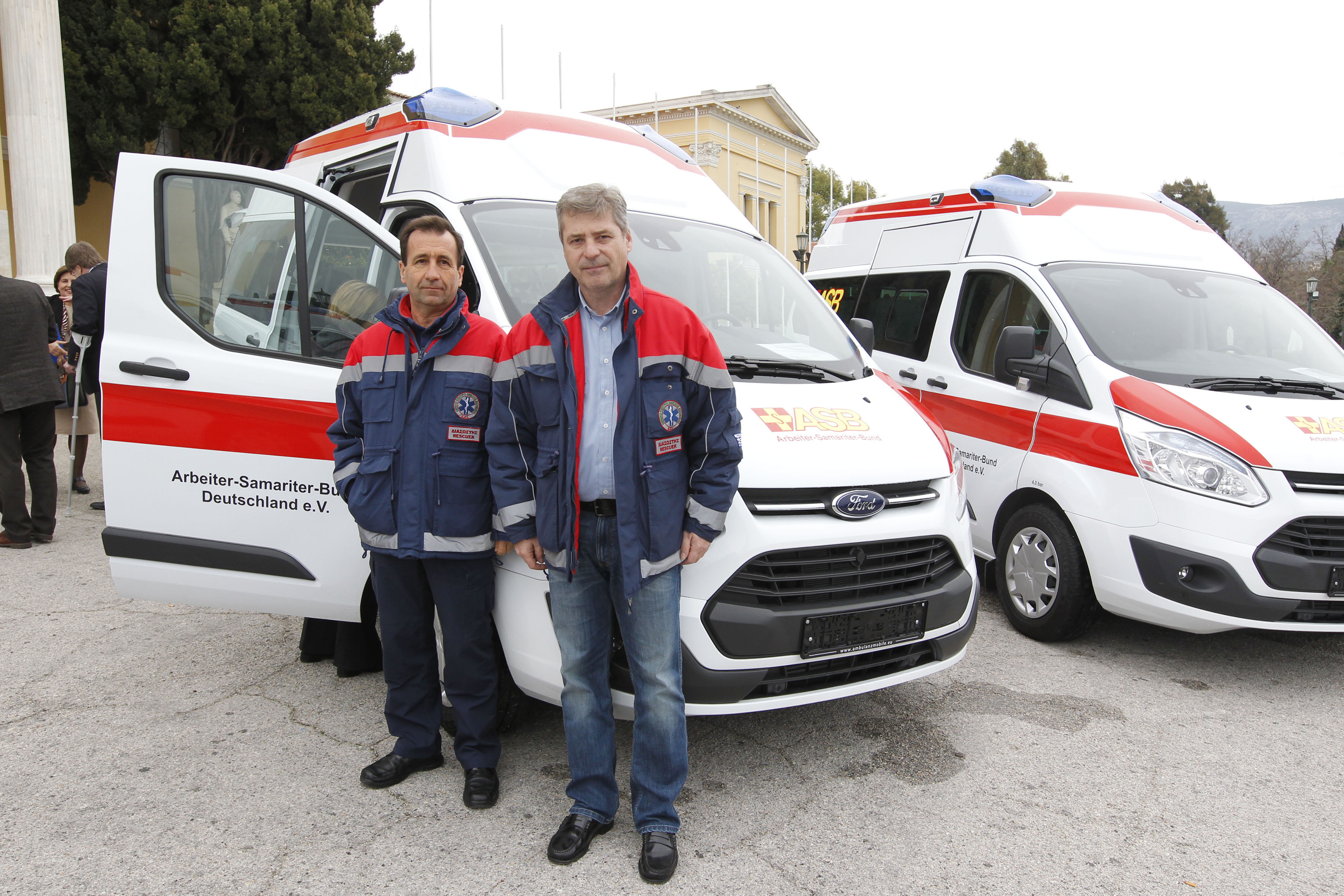 Δωρεά ασθενοφόρων για την κάλυψη αναγκών του προσφυγικού