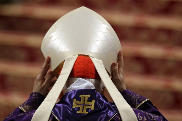 Βατικανό σε επισκόπους: Δεν είστε υποχρεωμένοι να καταγγέλλετε παιδεραστία