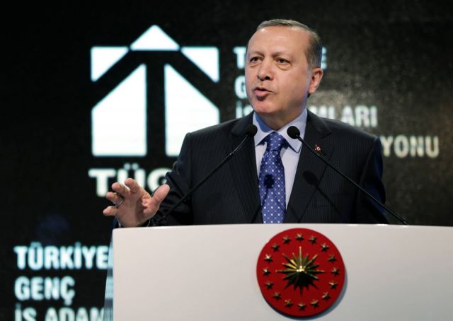 Επιβεβαιώνει ο Ερντογάν την απειλή να πλημμυρίσει την ΕΕ με πρόσφυγες