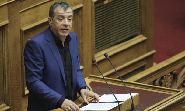 Θεοδωράκης: Να ενώσουμε όλοι τις φωνές μας να μην κλείσουν τα σύνορα