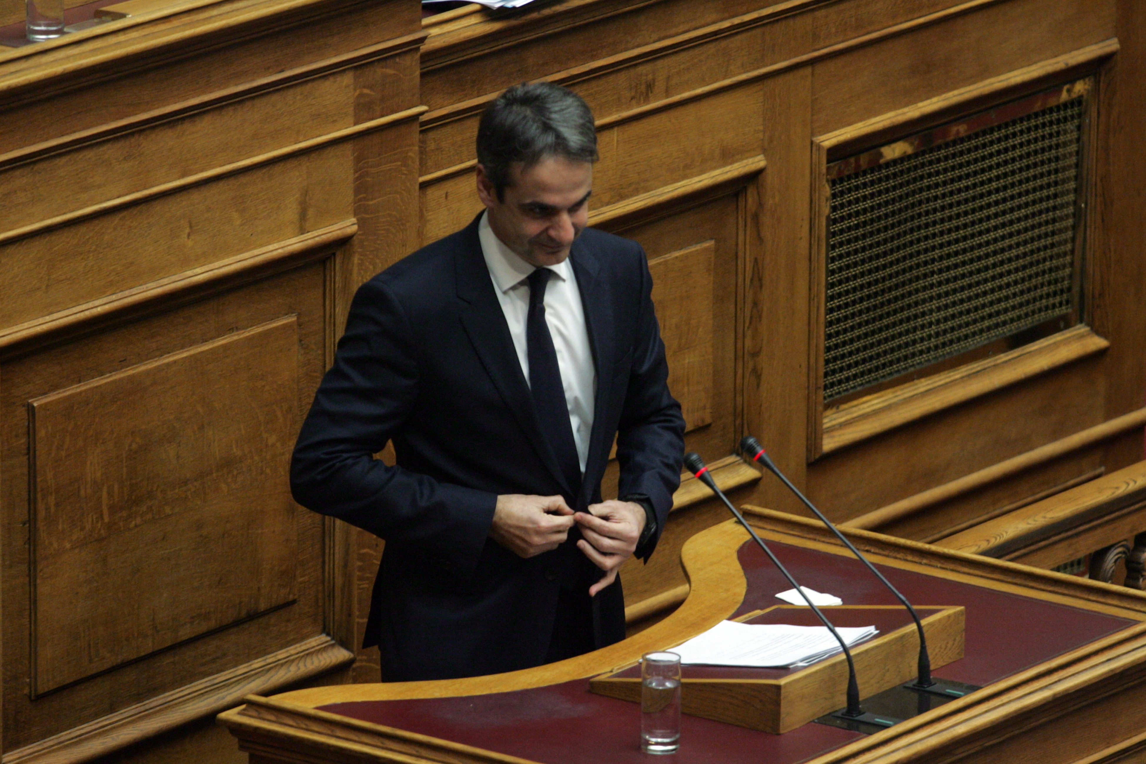 Νέες αιχμές από ΣΥΡΙΖΑ κατά Μητσοτάκη, για λάσπη μιλά η ΝΔ